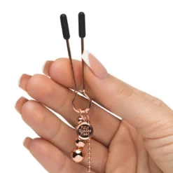 Fifty Shades Of Grey Catena Con Morsetti Per Capezzoli Fifty Shades Freed 9 Fifty Shades Of Grey Catena Con Morsetti Per Capezzoli Fifty Shades Freed -divertimento negozio 1625146841.05321930000 4